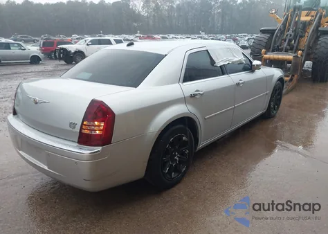 2006 Chrysler 300C z USA, uszkodzony, nr VIN 2C3LA63H76H101284
